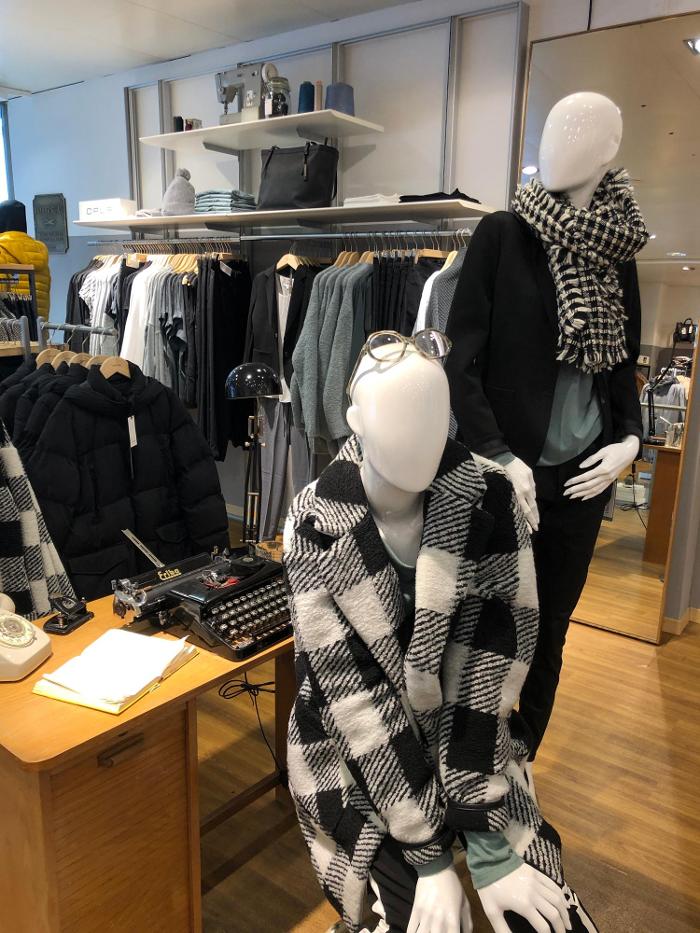 BAYARD CO LTD, Bahnhofstrasse in Interlaken