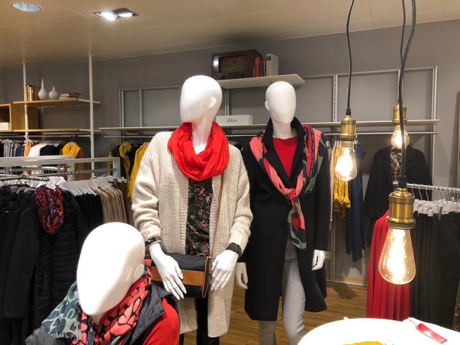 BAYARD CO LTD, Bahnhofstrasse in Interlaken