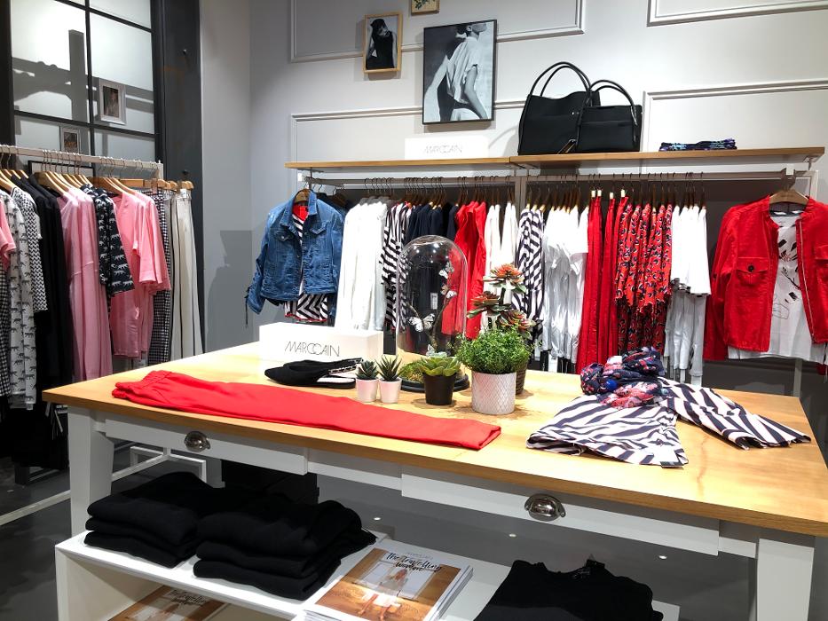 BAYARD CO LTD WOMEN Sihlcity, Kalanderplatz in Zürich