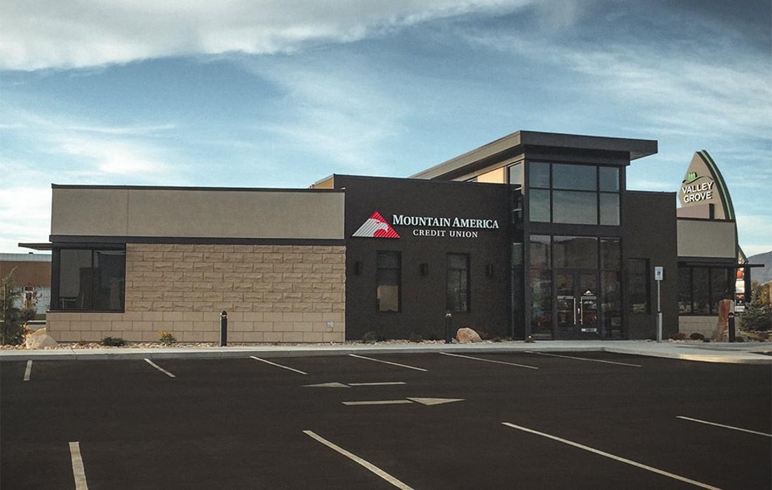 Mountain America Credit Union - Pleasant Grove: Pleasant Grove Boulevard Branch - Pleasant Grove, UT