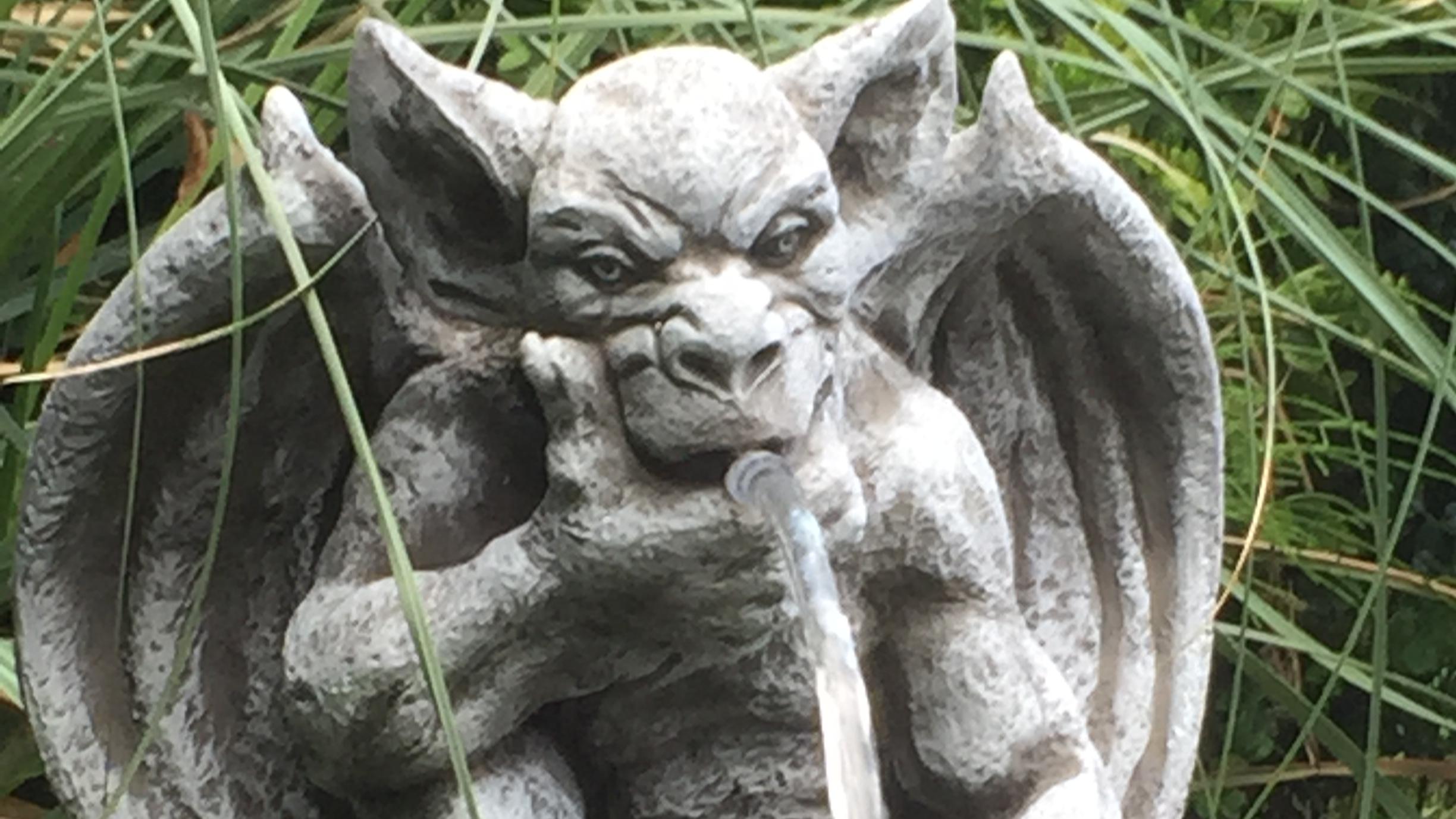 Steinfigur FW, An der Siedlung in Jüchen