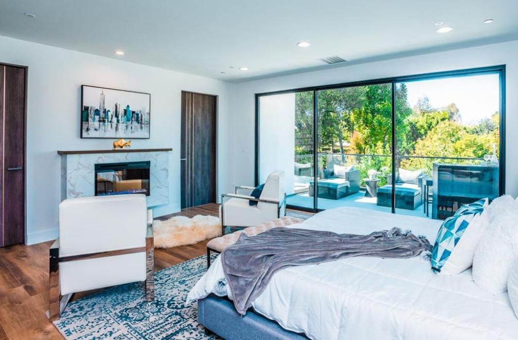 Nathalie Interior Motives Home staging and Design - La Canada Flintridge, CA