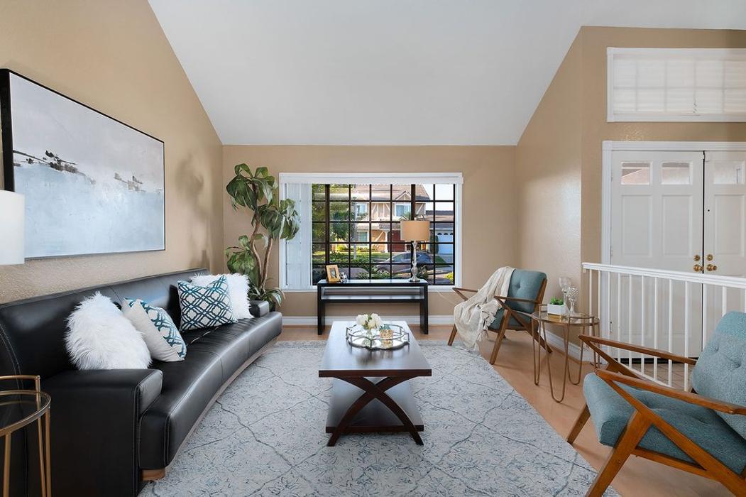 Nathalie Interior Motives Home staging and Design - La Canada Flintridge, CA
