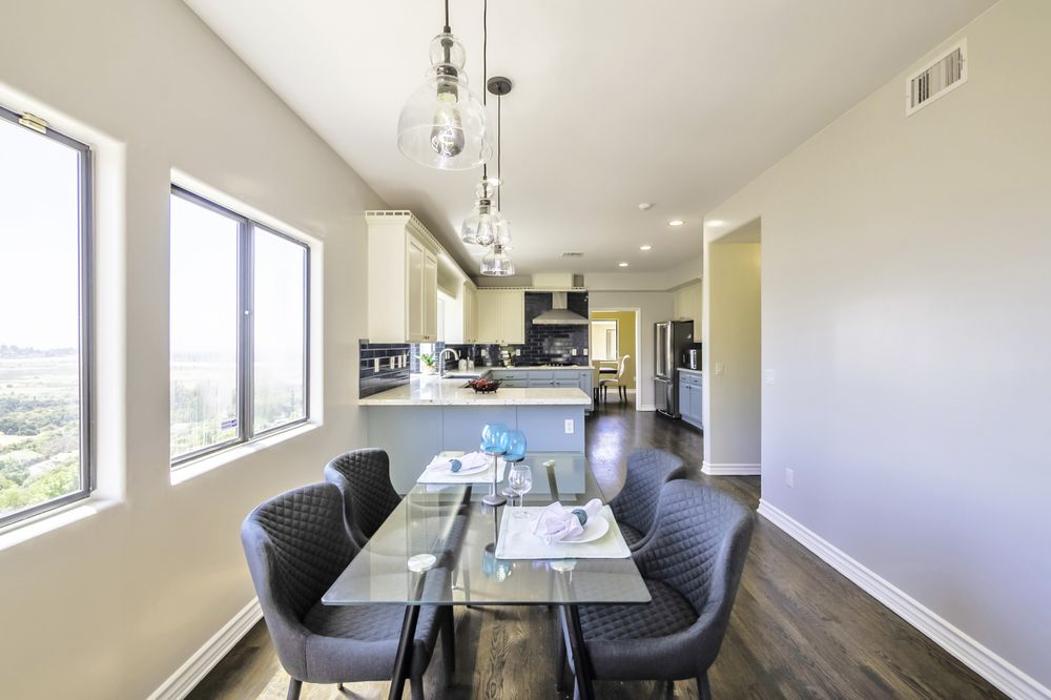 Nathalie Interior Motives Home staging and Design - La Canada Flintridge, CA