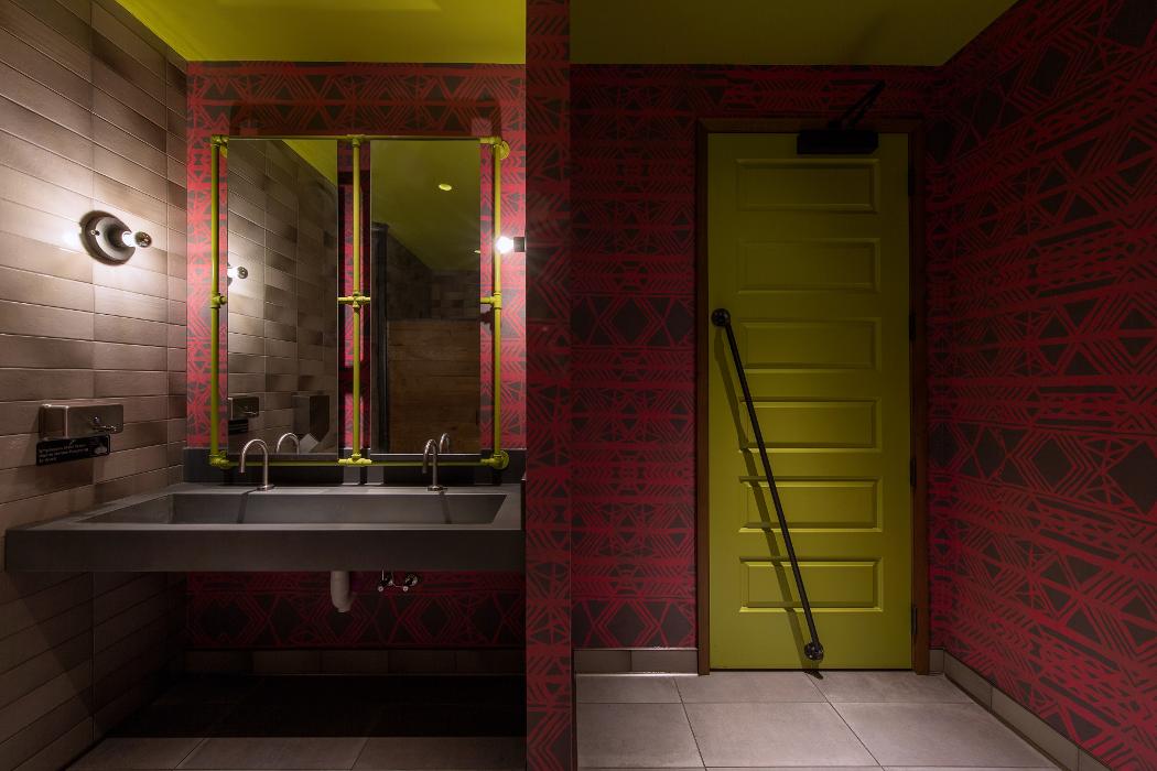 Nando's PERi-PERi Image