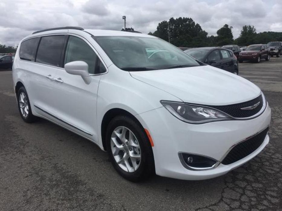 Ray's Chrysler Dodge Jeep Ram Trucks - Brandenburg, KY
