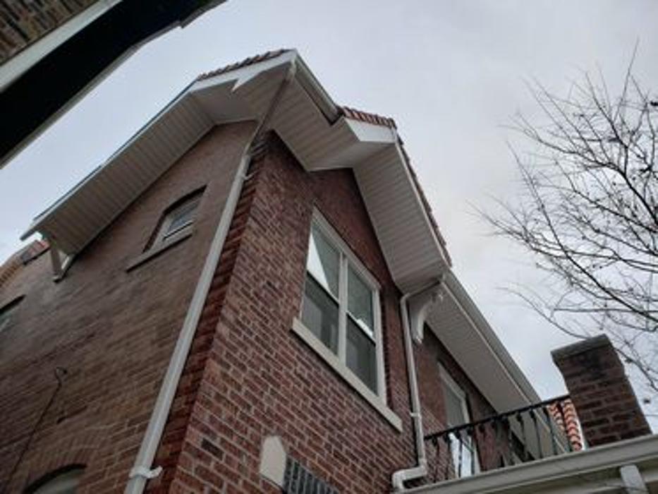 AMERICAN GUTTER | Gutters & Leaf Guards | Roof Repairs & Replacements - Saint Charles, MO
