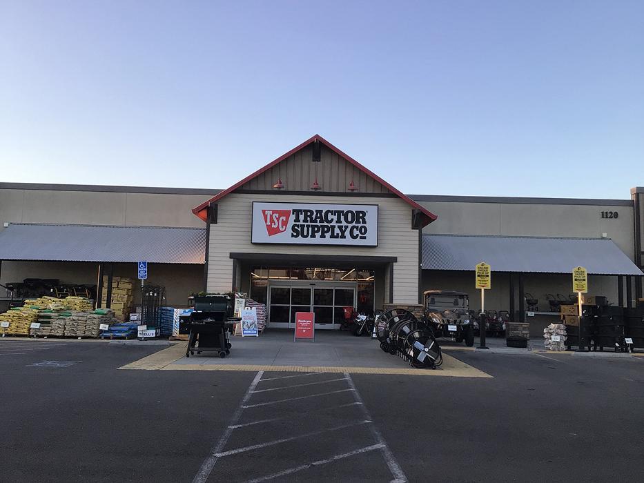 Tractor Supply Co. - Dinuba, CA