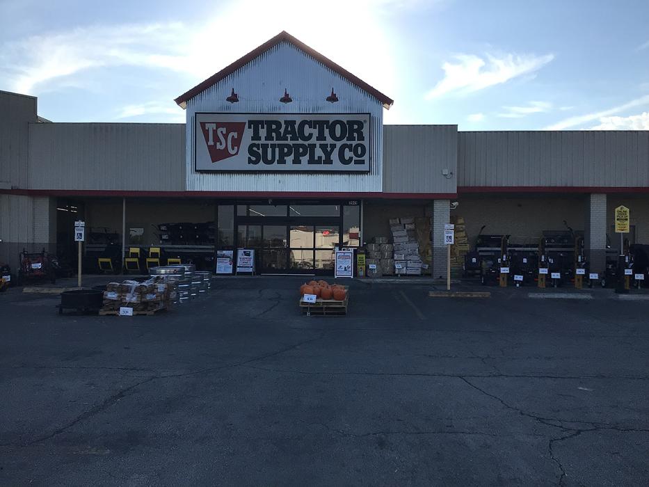 Tractor Supply Co. - Hollister, MO