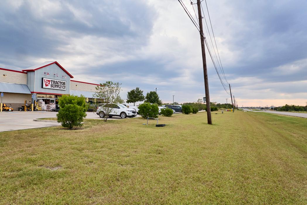 Nearest Intersection and/or Pylon Signage