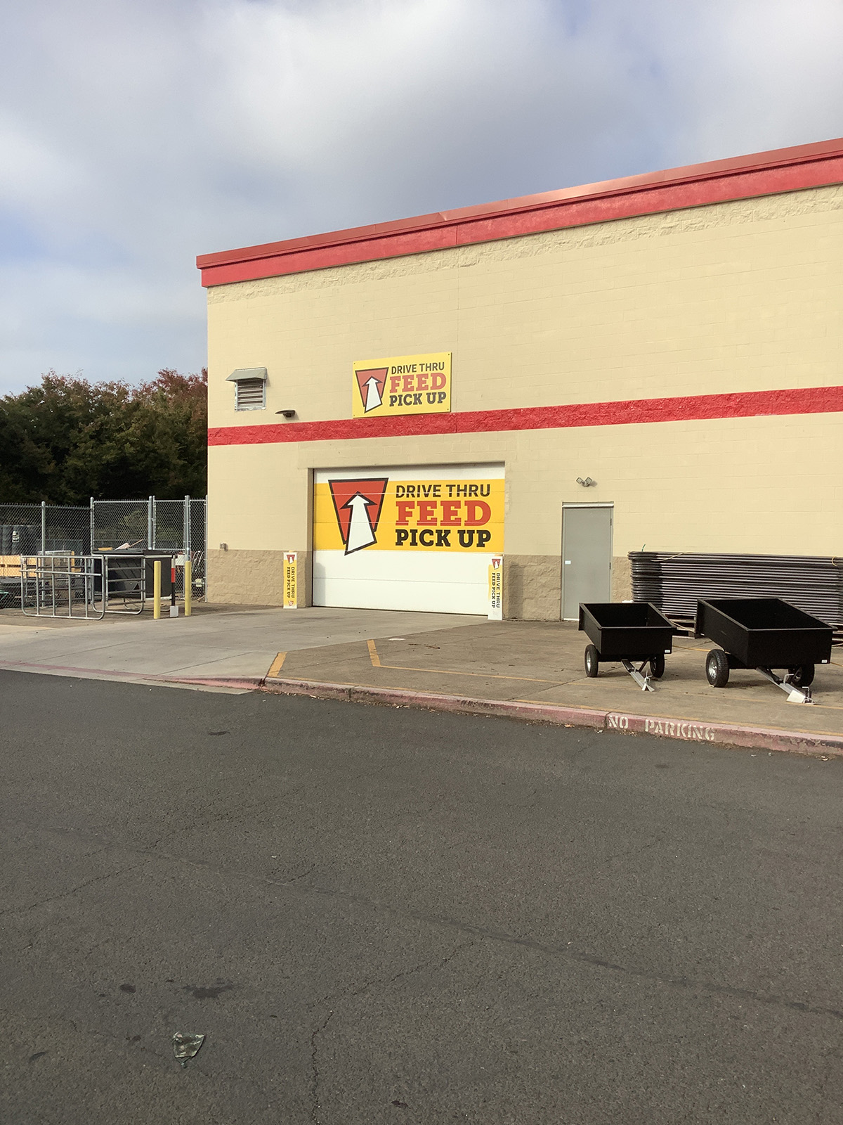 Tractor Supply Co. - Creswell, OR 97426 - (541)895-2545 | ShowMeLocal.com