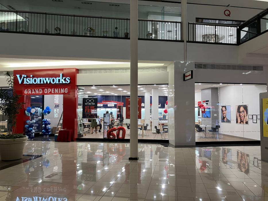 Visionworks Deerbrook Mall Logo