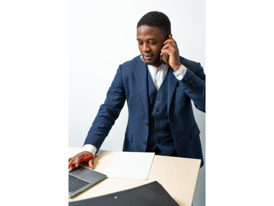 ERGO Pro Henri Dumont Tchokossi in Berlin