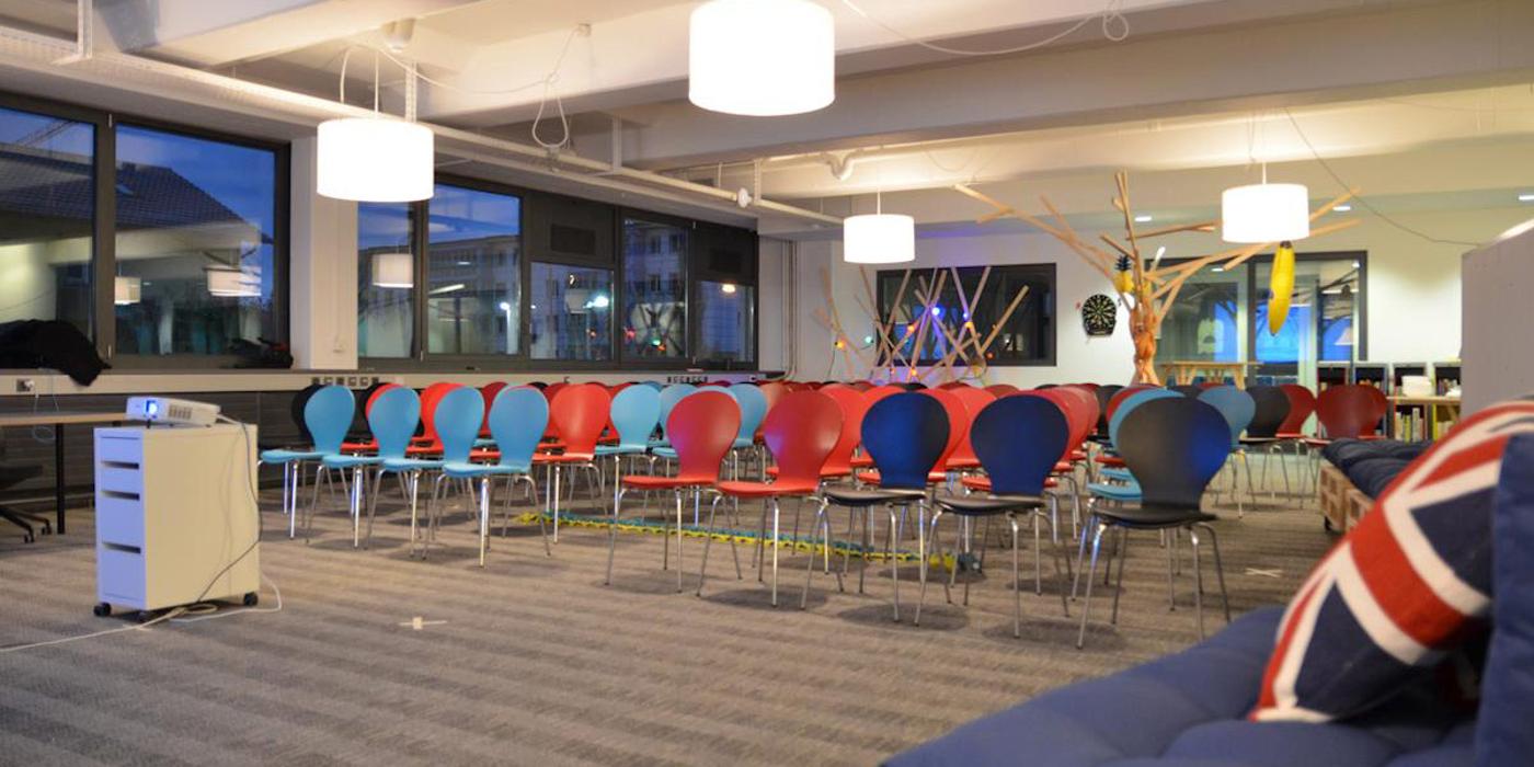 CreativeSpace Zürich, Luegislandstrasse in Zürich