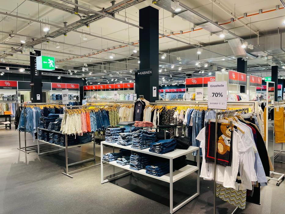 BAYARD CO LTD OUTLET, Neue Winterthurerstrasse in Dietlikon