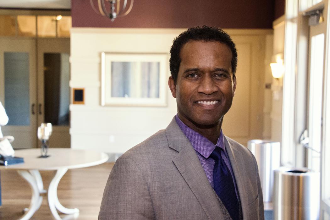 City National Bank &amp; Trust Logo