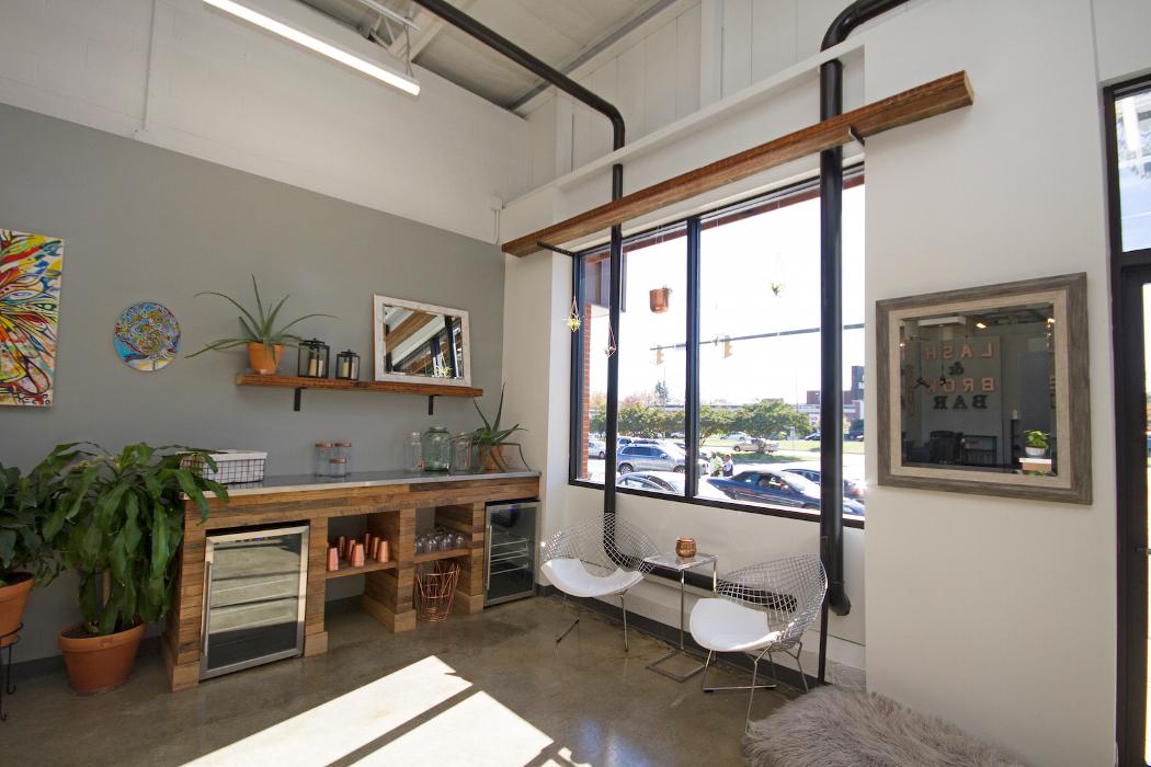 Glo-Out Glamour Bar - Charlottesville, VA