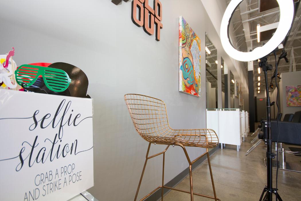 Glo-Out Glamour Bar - Charlottesville, VA