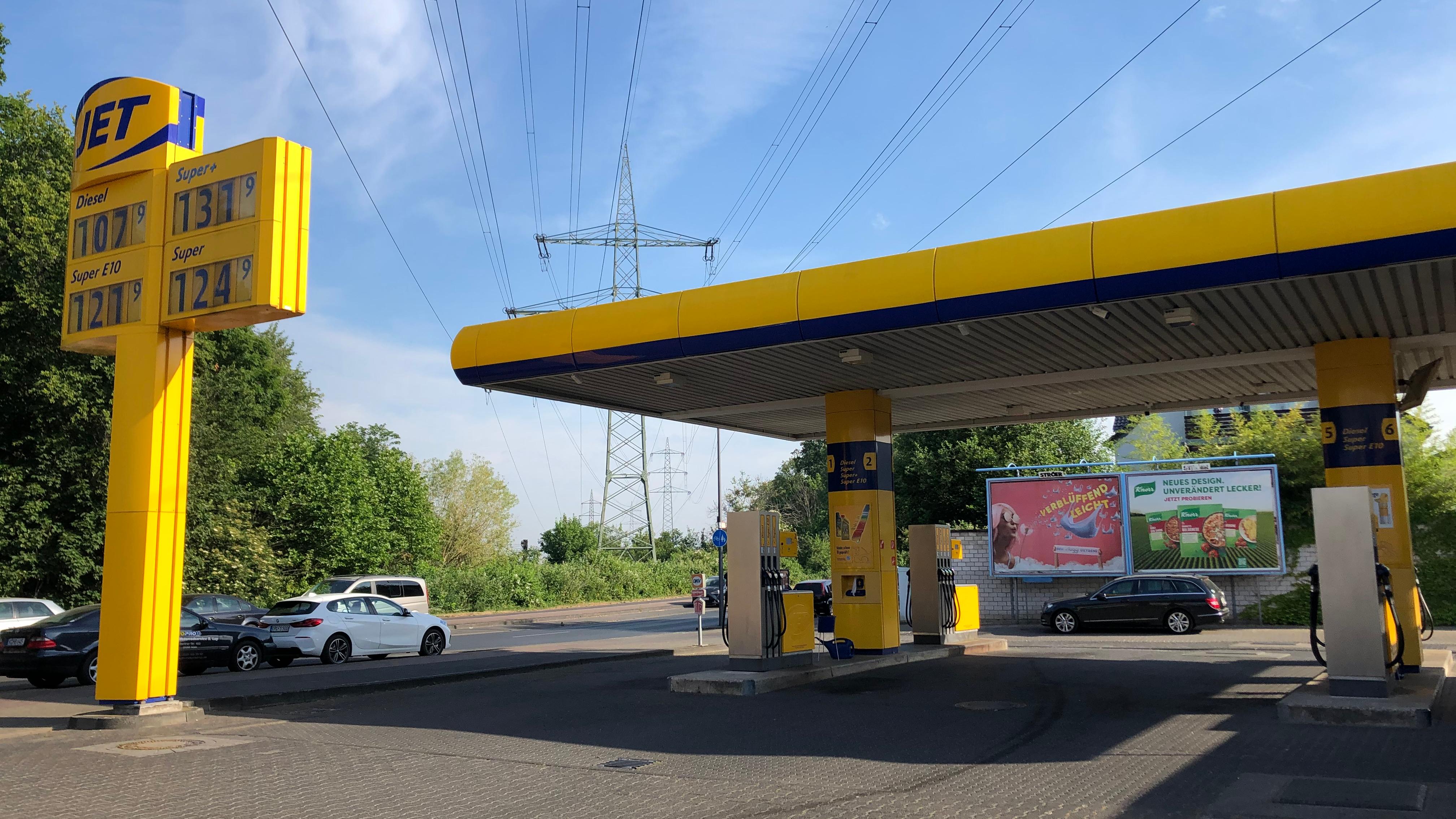 JET Tankstelle, Berliner Straße in Köln