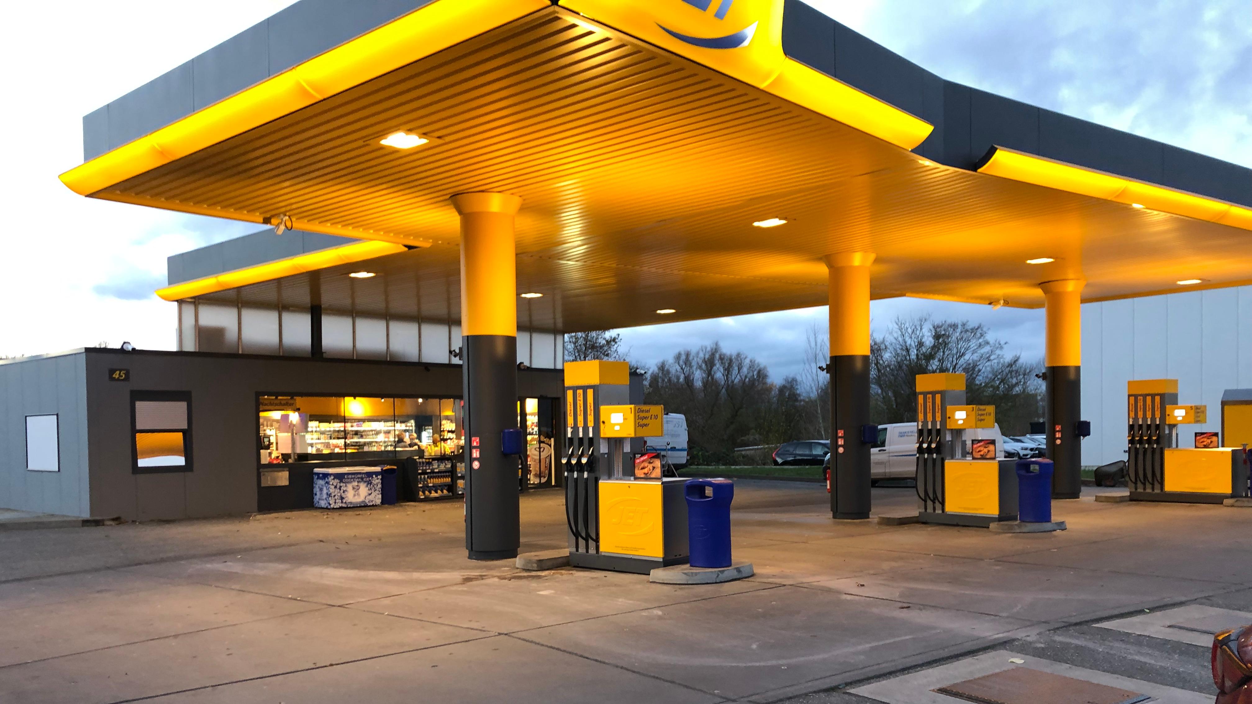 JET Tankstelle, Werftstraße in Rostock