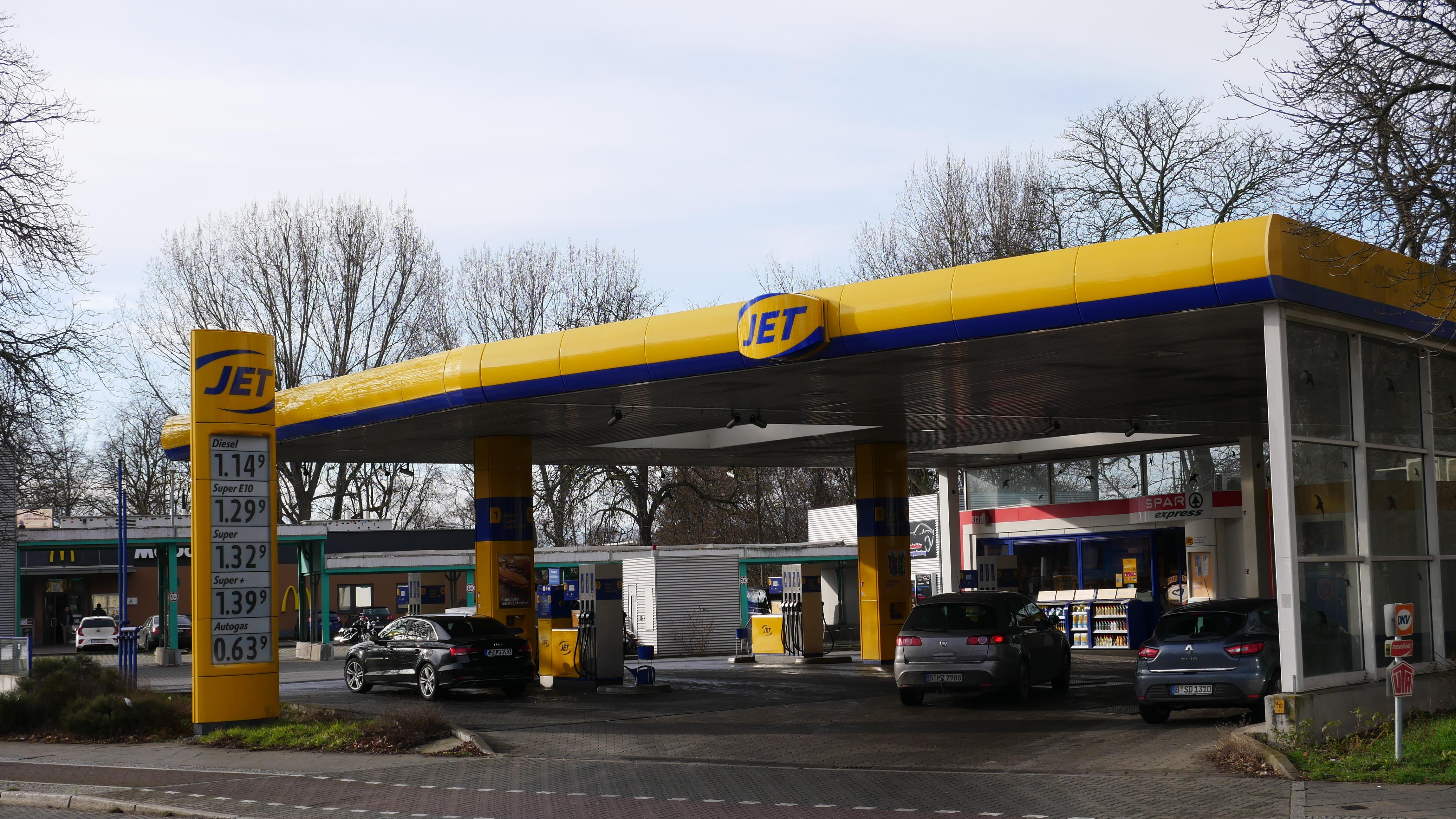 JET Tankstelle, Kurt-Schumacher-Damm in Berlin
