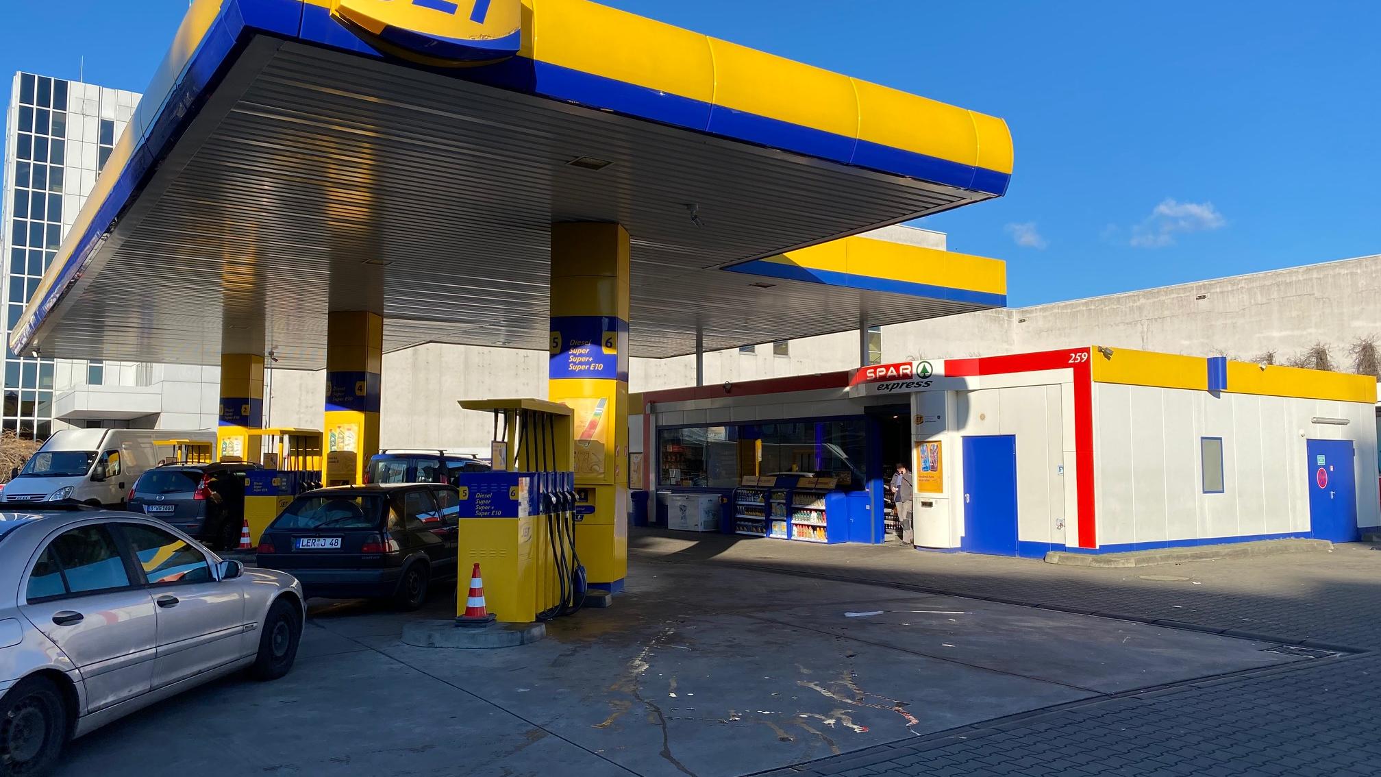 JET Tankstelle, Karl-Marx-Straße in Berlin