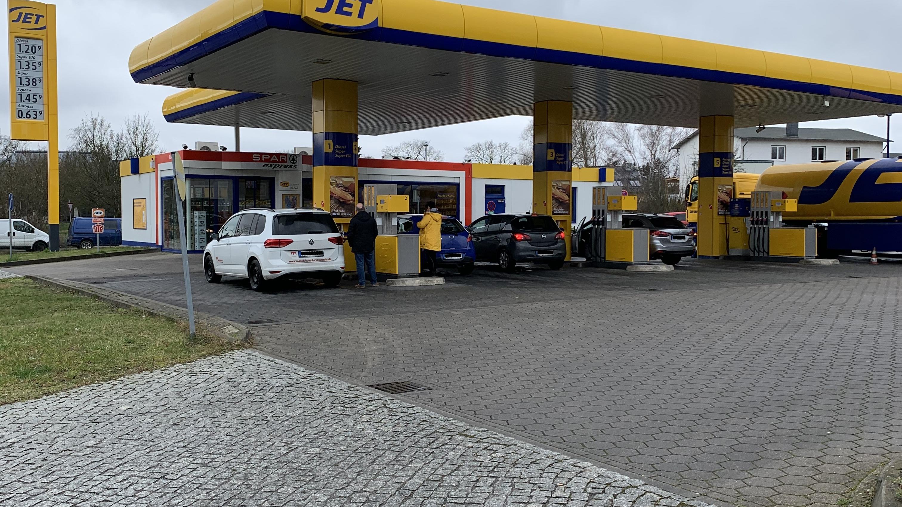 JET Tankstelle, Hauptstraße in Birkenwerder