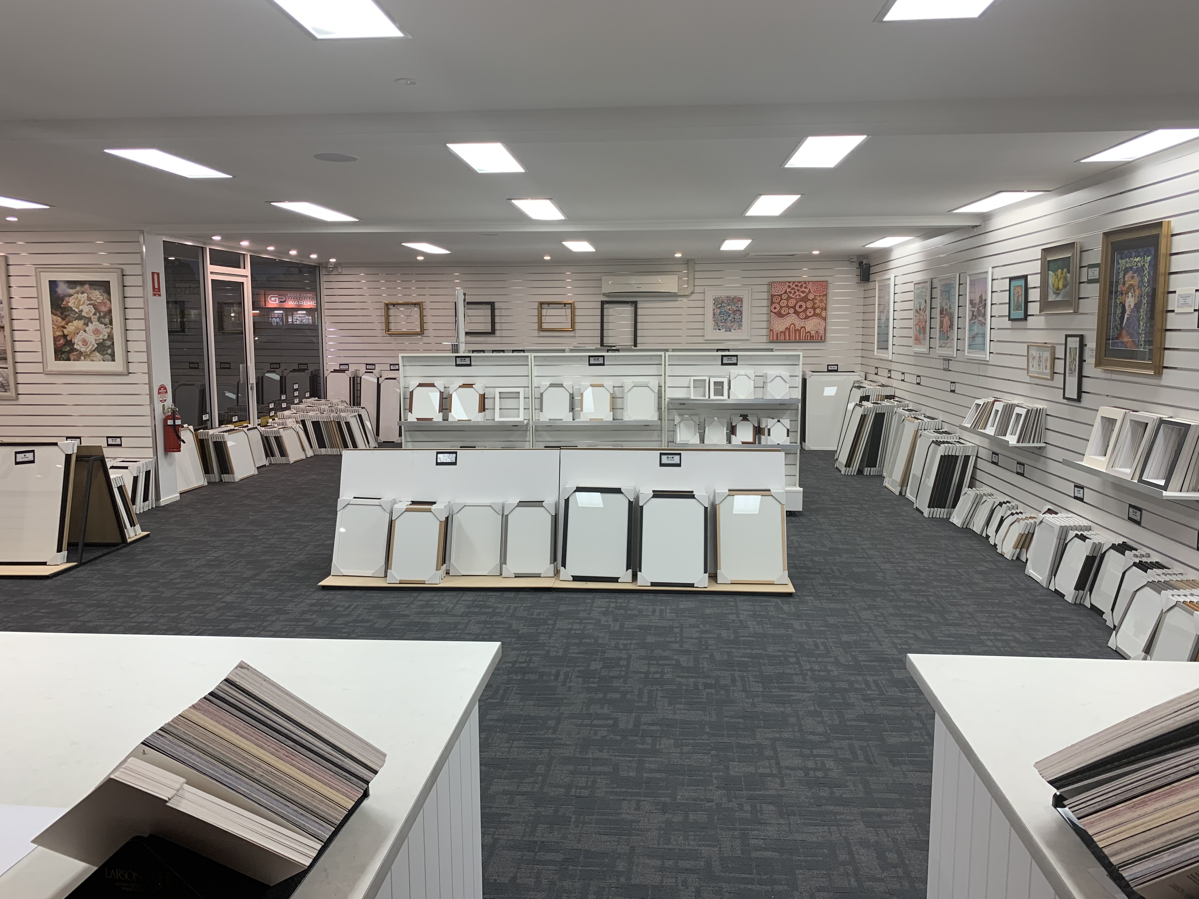 Foto de Frame Warehouse Redland