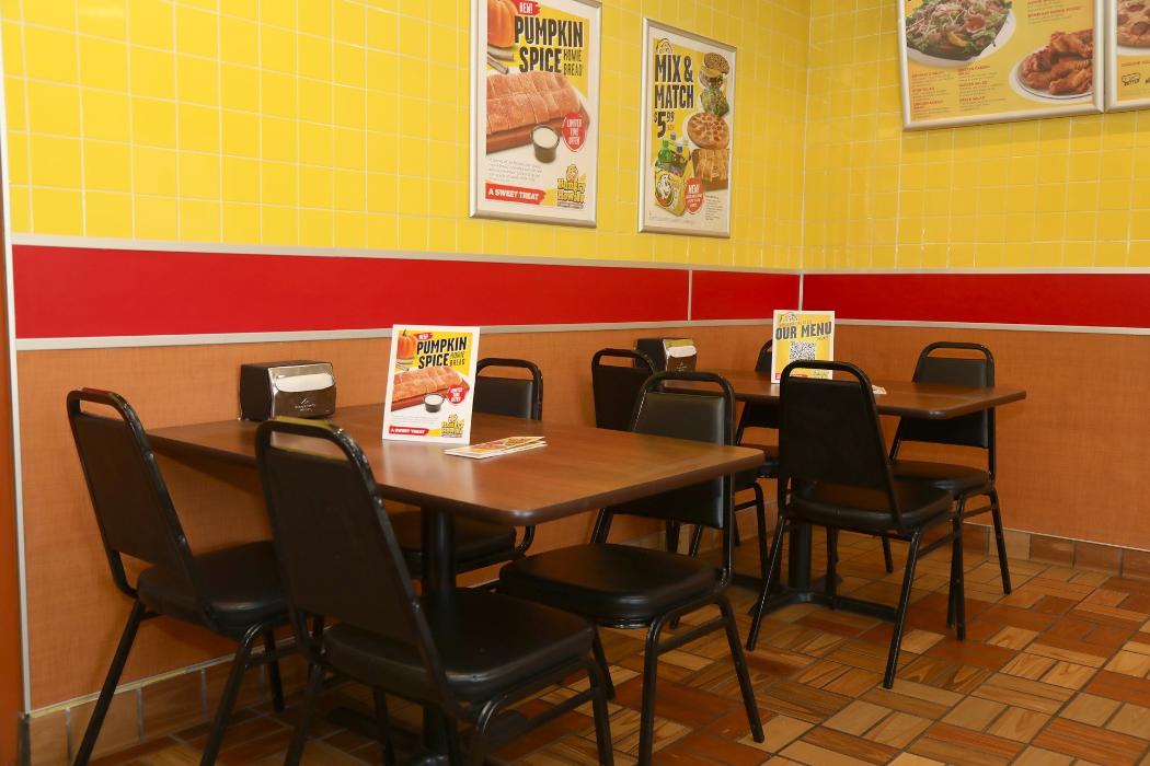 Hungry Howie's Pizza - Lakeland, MI