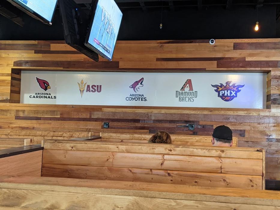 Howler's Restaurant & Sports Bar - Gilbert, AZ