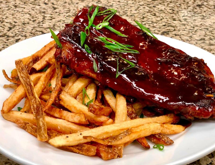 Howler's Restaurant & Sports Bar - Gilbert, AZ