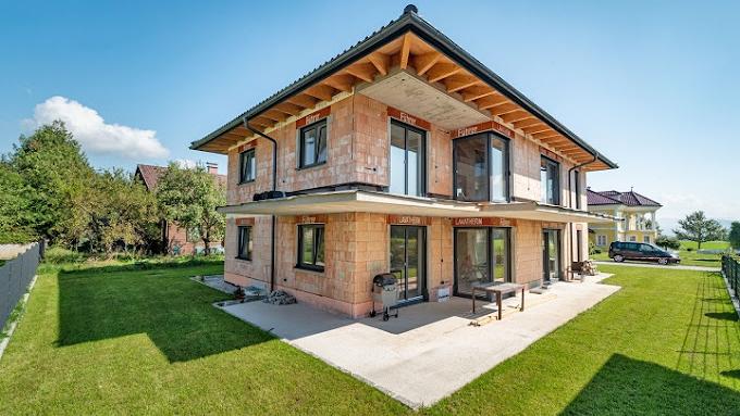 KE-WE Bauunternehmung, Salzburger Straße in Thalgau