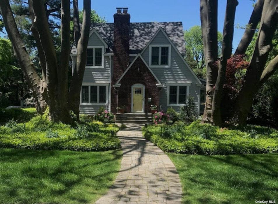 Jennifer Arena-King Daniel Gale Sotheby's International Realty - Cutchogue, NY