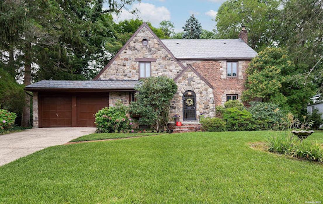 Jennifer Arena-King Daniel Gale Sotheby's International Realty - Cutchogue, NY