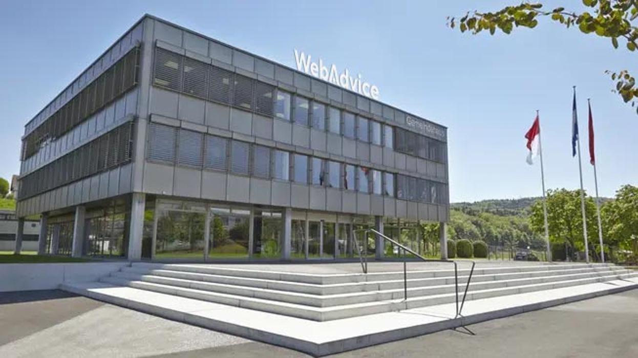 WebAdvice AG, Kürzestrasse in Däniken