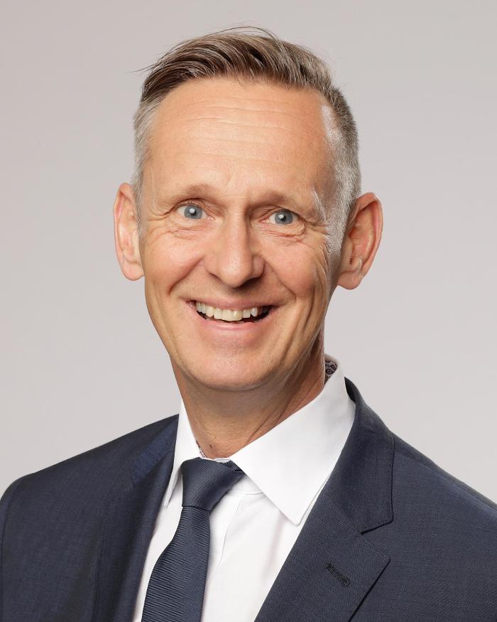 Markus Döpp: Allfinanz Deutsche Vermögensberatung, Bahnhofstraße in Wiesbaden