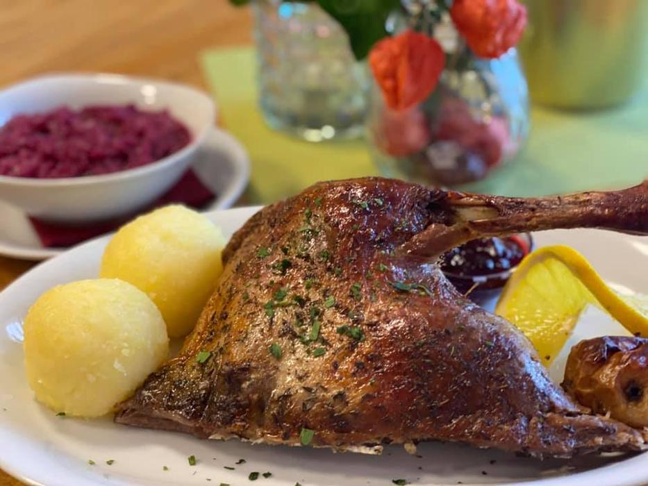 Schlossheuriger Vösendorf, Schlossplatz in Vösendorf