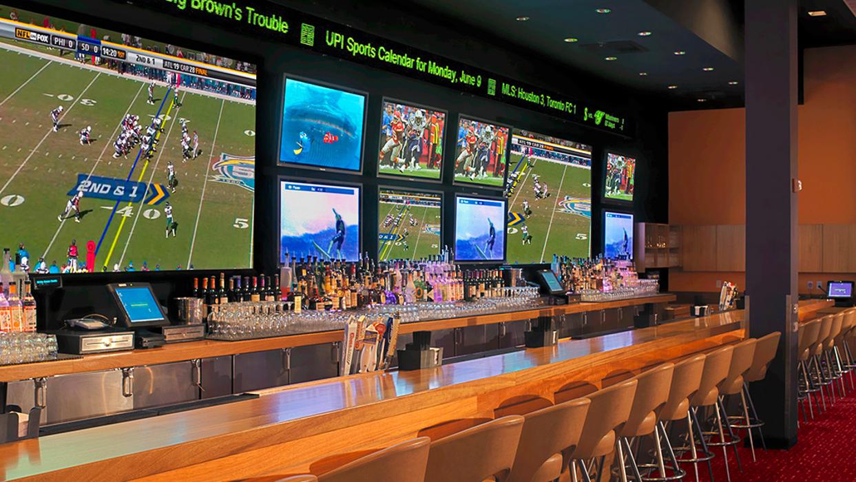 CLOSED - Bowlmor Lanes - Tustin, CA