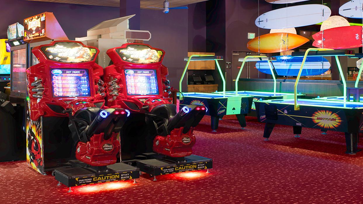 CLOSED - Bowlmor Lanes - Tustin, CA