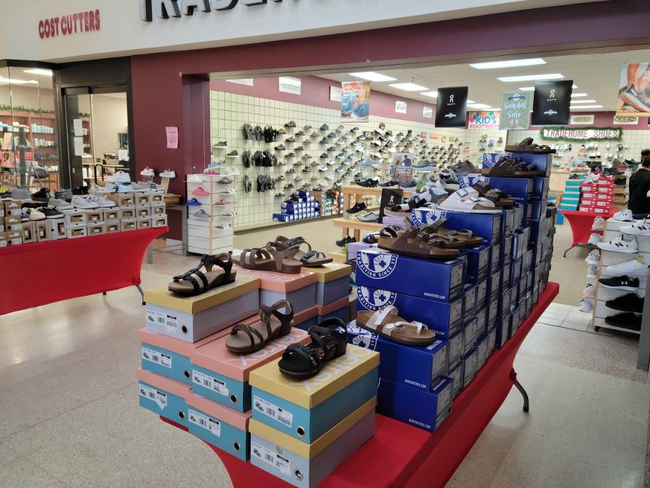 Tradehome Shoes - Willmar, MN
