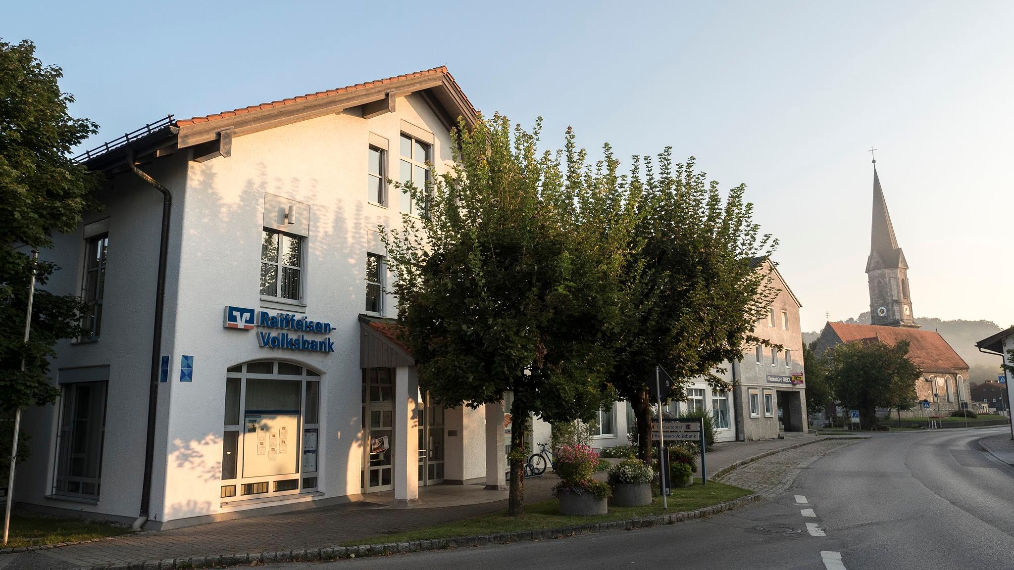 Raiffeisen-Volksbank Ebersberg eG, Bahnhofstraße in Aßling