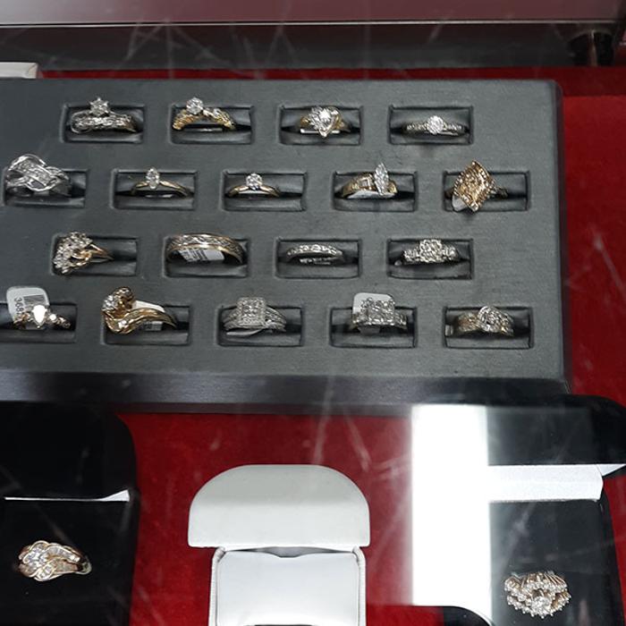 Peninsula Pawn Image