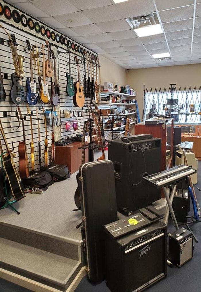 Peninsula Pawn Image