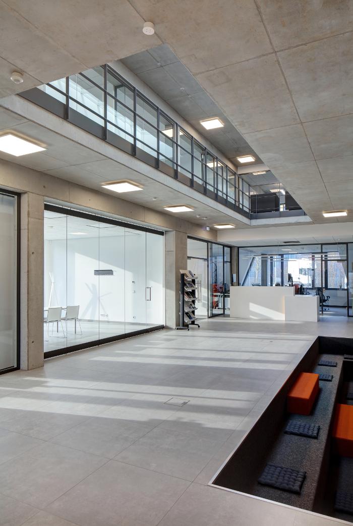 HUSS LICHT & TON GMBH, Carl-Zeiss-Straße in Langenau