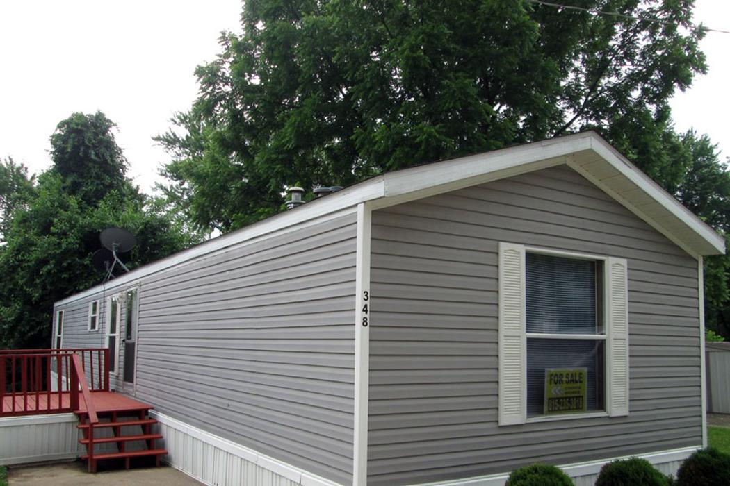 Woodridge Estates Manufactured Housing Community - Freeport, IL