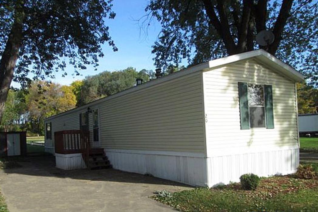 Woodridge Estates Manufactured Housing Community - Freeport, IL