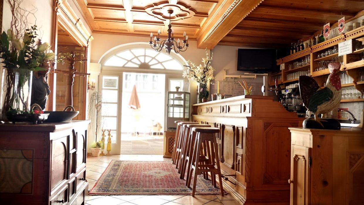 Landhaus Fuhrgassl-Huber, Rathstraße in Wien