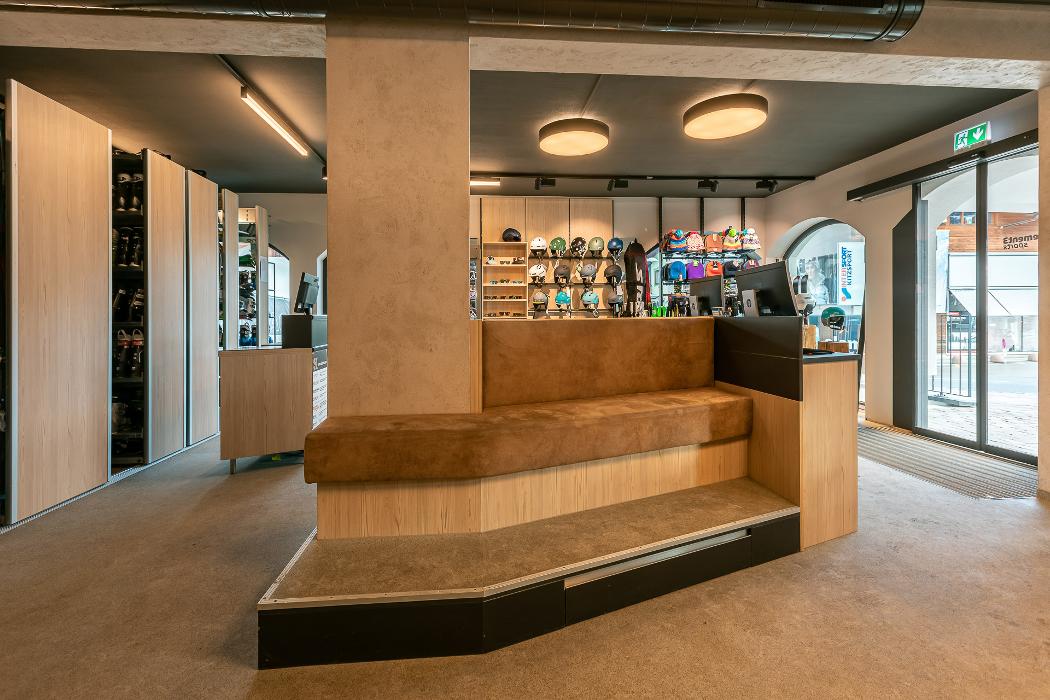 Skiverleih Kitzbühel Hahnenkammbahn Talstation -20% bei Onlinebuchung, Josef-Herold-Straße in Kitzbühel