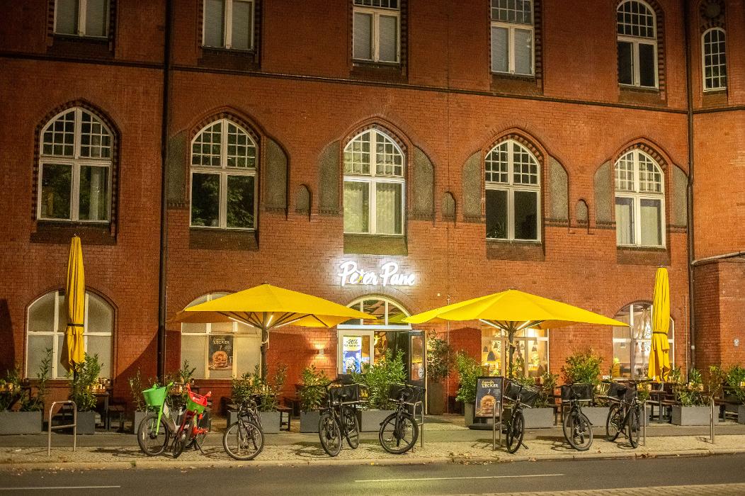 PETER PANE Burgergrill & Bar, Schloßstraße in Berlin