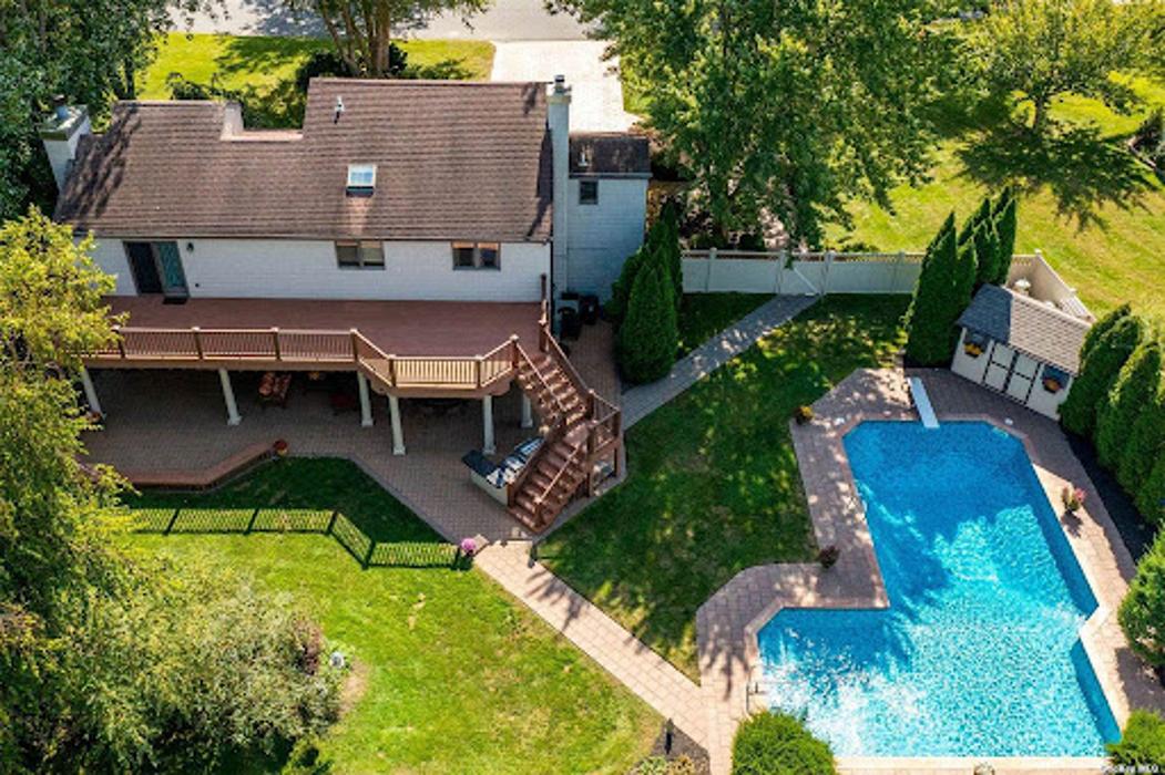 Denice Lara Daniel Gale Sotheby's International Realty - Cutchogue, NY